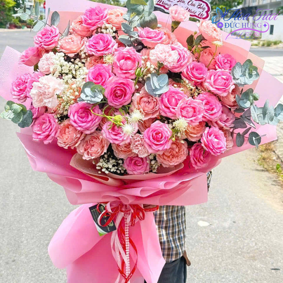 Bó Hoa Hồng Đậm Chúc Mừng
